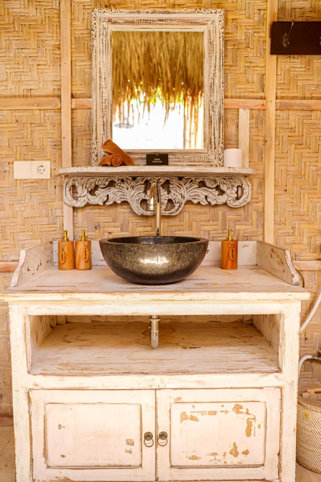 Amahelia Luxury Resort & Restaurant - Gili Asahan Exterior photo